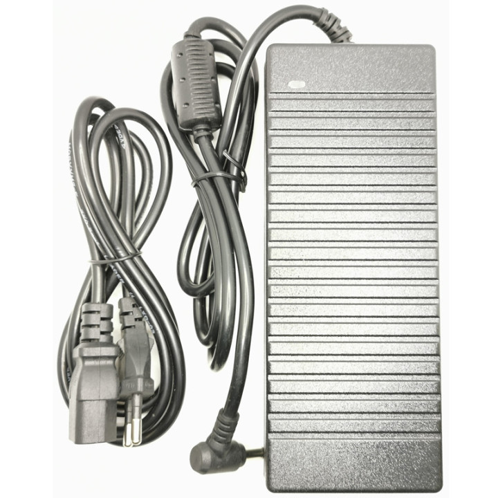 FUENTE DE ALIMENTACIÓN AC 220V/12V 10A CONECTOR 5,5 MM / 2.1 MM