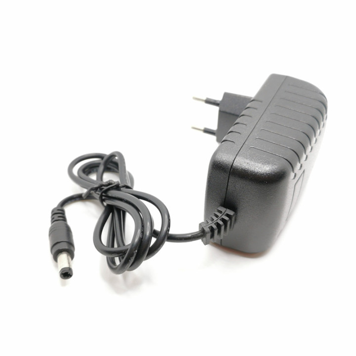 FUENTE DE ALIMENTACIÓN AC 220V/12V 3A CONECTOR 5,5 MM / 2.1 MM