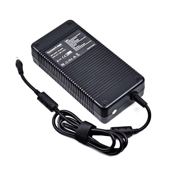 FUENTE DE ALIMENTACIÓN AC 220V/12V 20A CONECTOR 5,5 MM / 2.1 MM
