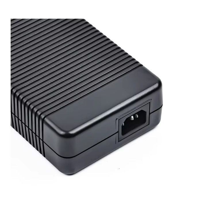 FUENTE DE ALIMENTACIÓN AC 220V/12V 20A CONECTOR 5,5 MM / 2.1 MM