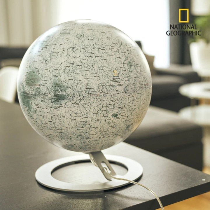 Globo lunar National Geographic con mapa de la Luna